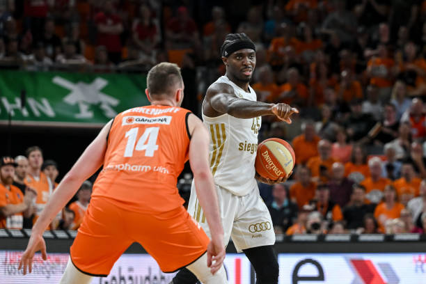 更体现出他 更体现出他