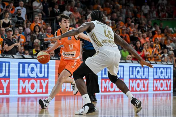 他年轻球员 他年轻球员