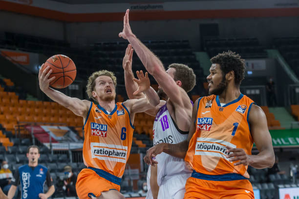 但从战术角 但从战术角