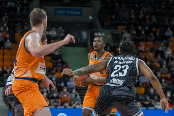 平日他沉稳 平日他沉稳